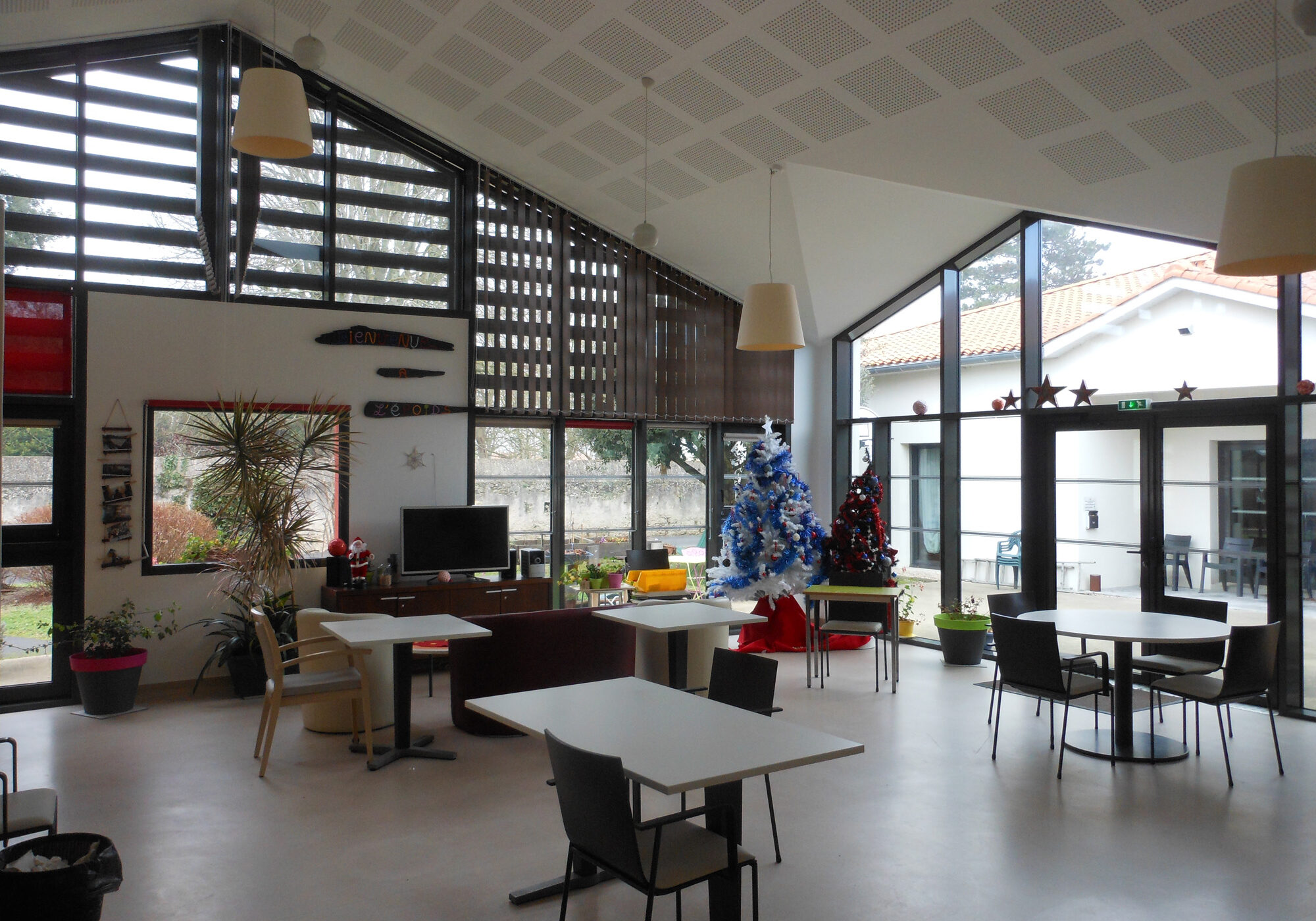 foyer médicalisé, salle de vie commune
