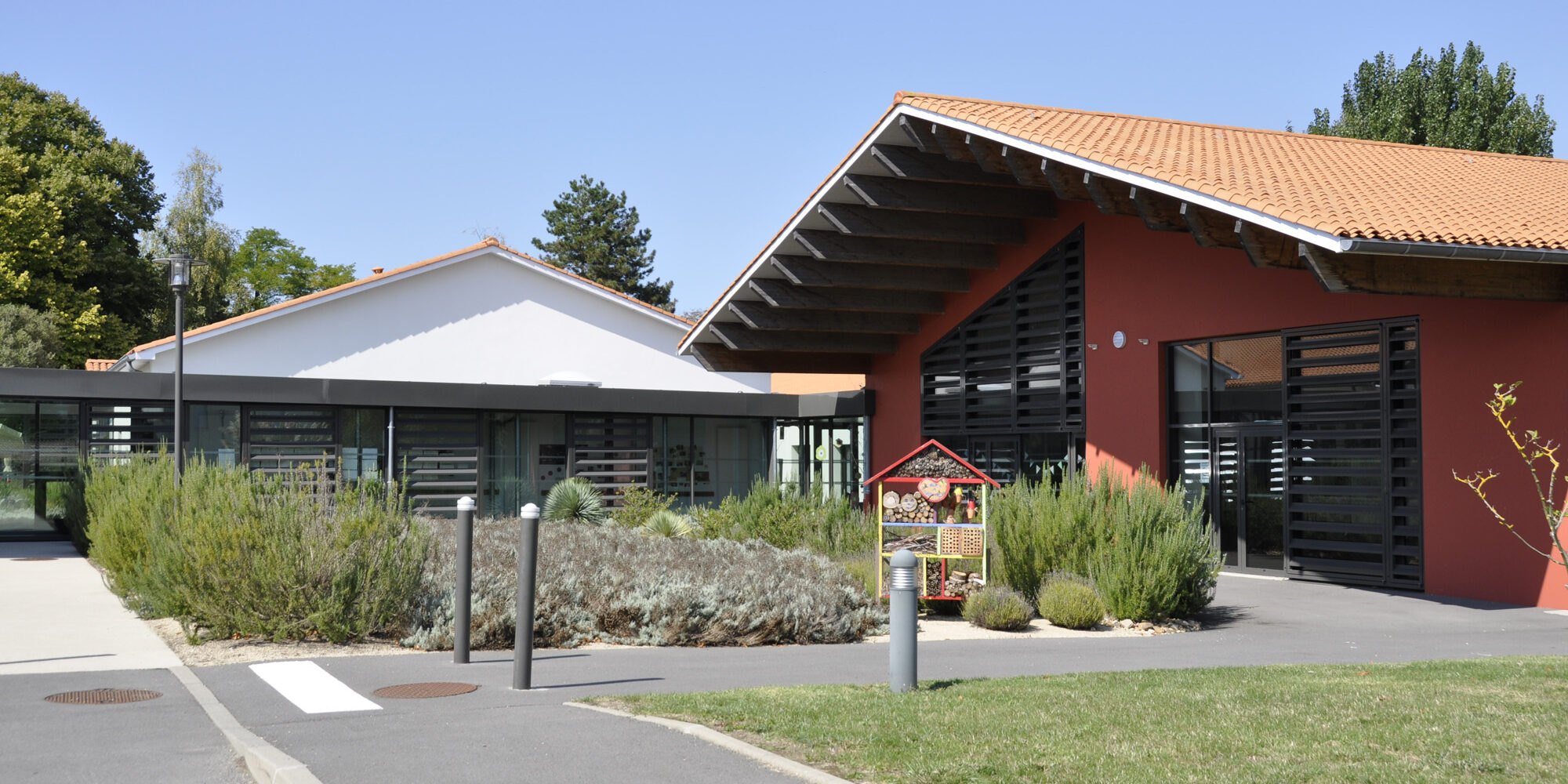 foyer de vie, vue extérieure de l'entrée de l'établissement